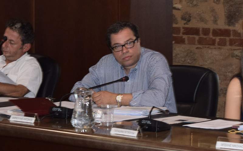 Περιφερειακούς χώρους στάθμευσης προτείνει ο Αντ. Μαρκούλης για να “αναπνεύσει” το κέντρο