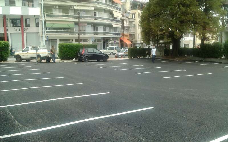 Νάουσα: Αλλαγή τάπητα στο πάρκινγκ της οδού Μεγάλου Αλεξάνδρου