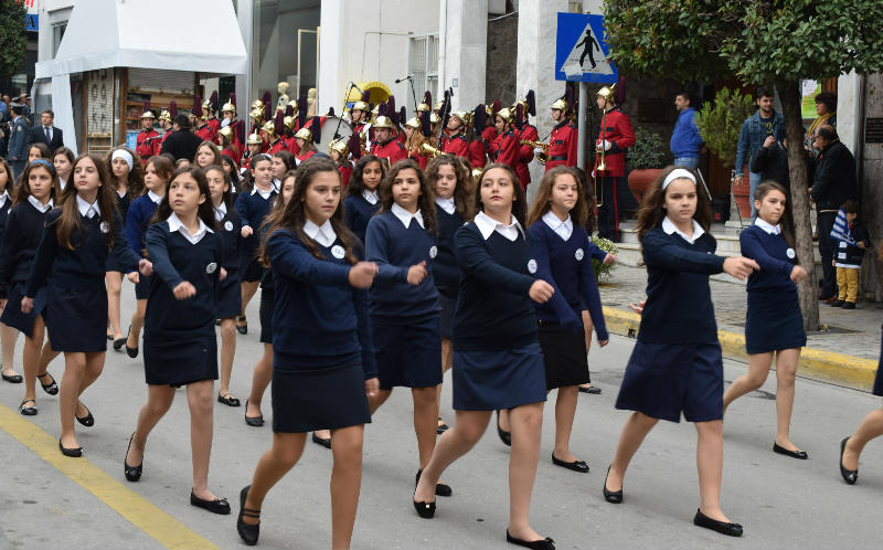 Με καμάρι παρέλασαν τα δημοτικά σχολεία της Βέροιας (φωτογραφίες)