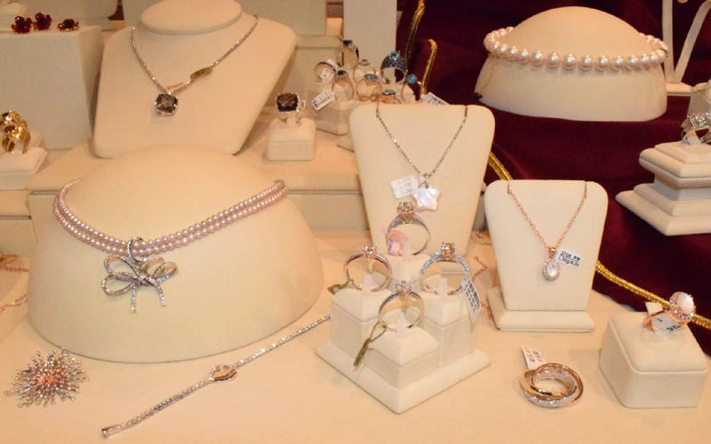 Τα φετινά Χριστούγεννα… Think Pink! (φωτογραφίες)