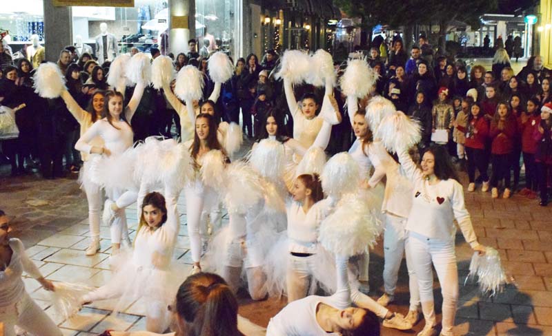 Μοναδικό θέαμα σε Χριστουγεννιάτικους ρυθμούς από την Σχολή Χορού Σοφία Αντωνιάδου (φωτογραφίες και βίντεο)