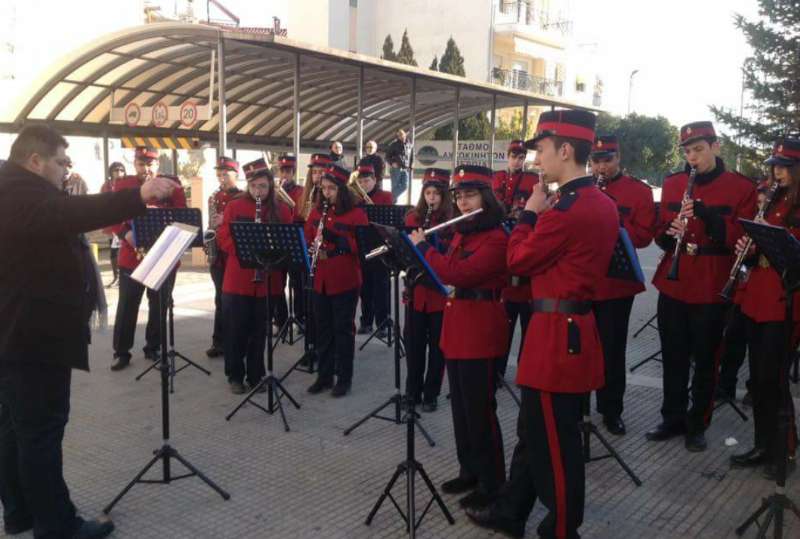 Χριστουγεννιάτικες μελωδίες από όλο τον κόσμο στην αγορά της Βέροιας από την Φιλαρμονική (φωτογραφίες και βίντεο)