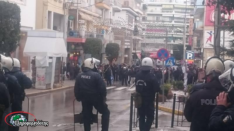 Μπλόκο της Αστυνομίας στο ύψος της νομαρχίας