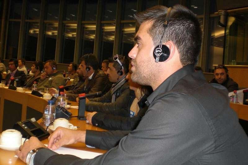 Αγγελόπουλος: “Αντί για δρόμους, να αποκλείσουμε τα σπίτια των βουλευτών”