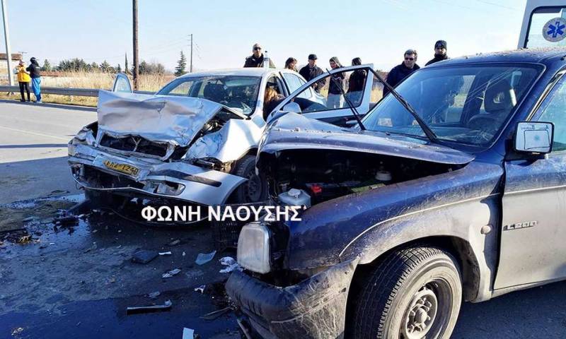 Δυο τροχαία ατυχήματα στον Σιδηροδρομικό Σταθμό Νάουσας