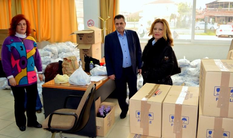 Νάουσα: Διανομή χυμών στους δικαιούχους του προγράμματος επισιτιστικής βοήθειας