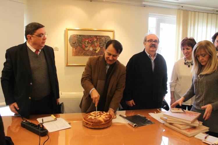 Οι “Εν Αθήναις Ναουσαίοι” παρουσίασαν βιβλίο για τις γυναικείες φορεσιές της Νάουσας κι έκοψαν την βασιλόπιτα