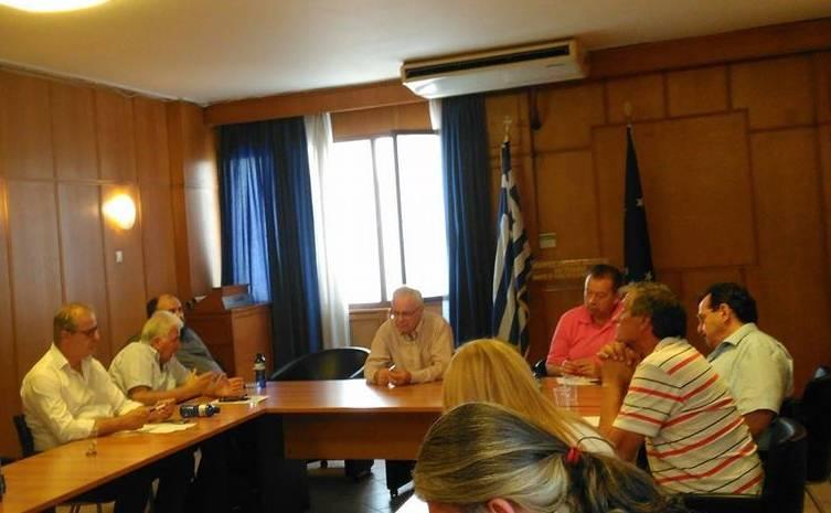 Σύσκεψη στο Υπουργείο για επισιτιστική βοήθεια και στήριξη επιτραπέζιου ροδάκινου