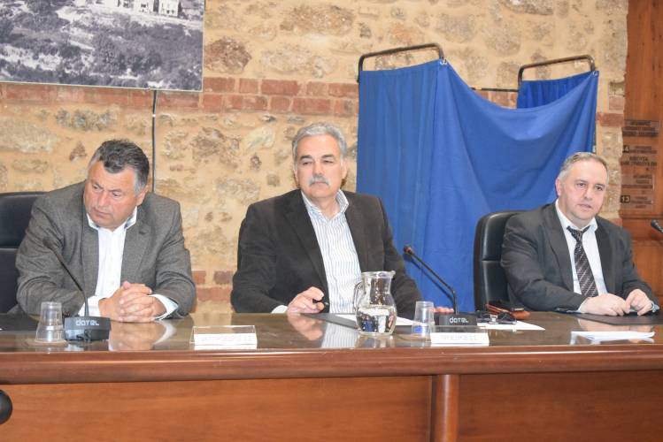 Ο Πέτρος Τσαπαρόπουλος νέος πρόεδρος Δημοτικού Συμβουλίου Βέροιας (φωτογραφίες)