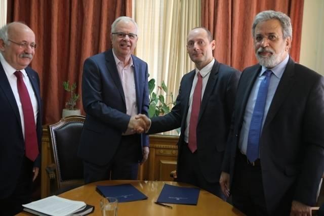 Υπογράφηκε συμφωνία μεταξύ Υπουργείου – Τράπεζας Πειραιώς για την Κάρτα του Αγρότη