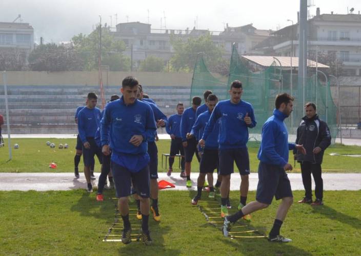 Χωρίς Καπετάνο με Δόξα Δράμας η Νάουσα