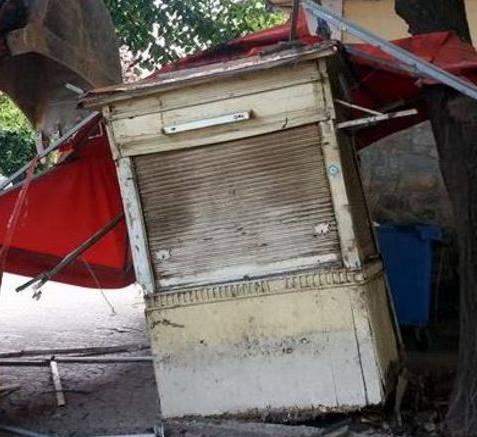 Απομάκρυνση περιπτέρων στη Νάουσα