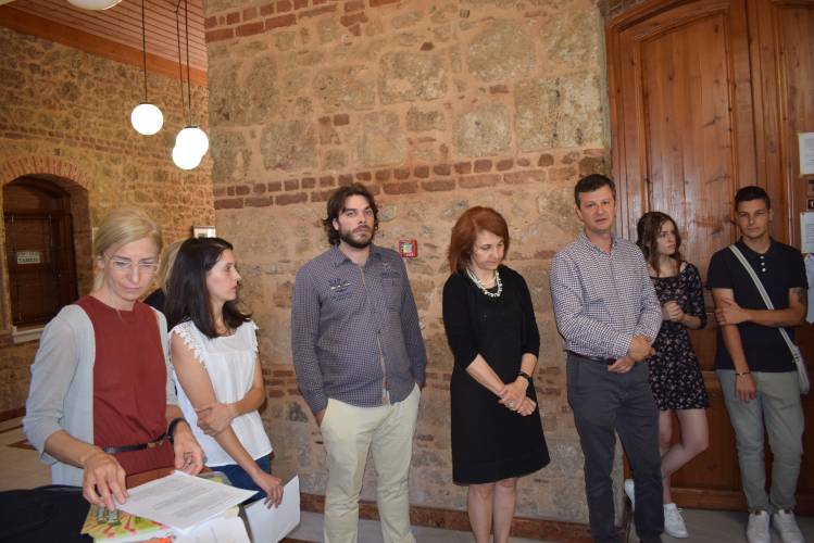 Βέροια: Εγκαινιάστηκε η έκθεση φωτογραφίας “Ανθισμένες ροδακινιές” (φωτογραφίες)