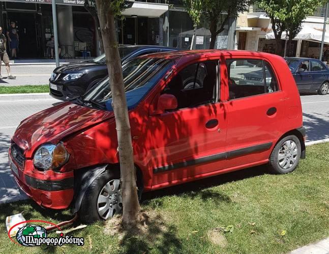 Βέροια: Τούμπαρε αυτοκίνητο στην οδό Ελιάς