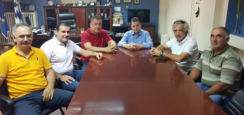 Προβλήματα του ροδάκινου συζήτησε με τον Αγροτικό Σύλλογο Βέροιας ο Αντιπεριφερειάρχης
