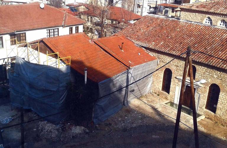 Κοτταρίδη: Για ποιο λόγο δεν γκρεμίζονται τα δυο κτίρια στην Παλαιά Μητρόπολη