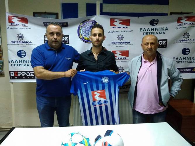 Ο Χάρης Συμεωνίδης στην Αγία Μαρίνα