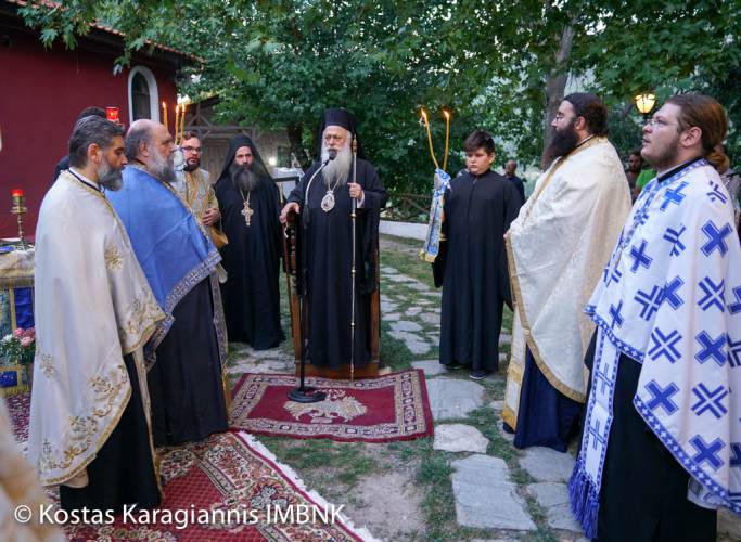Πανηγυρικός εσπερινός στην Μονή Παναγίας Καλλίπετρας – Εγκαίνια Μοναστηριακής Τράπεζας και Χειροθεσία Αναγνωστών (φωτό)