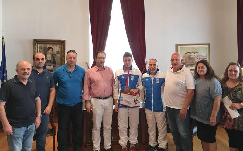 Αθλητής του Kick-Boxing του Φιλίππου στο Δήμαρχο Βέροιας