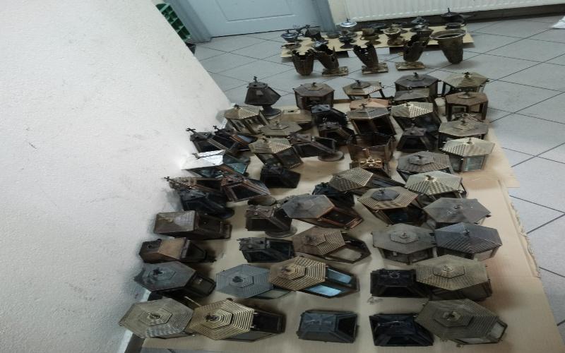 Βέροια: έκαναν “πλιάτσικο” στα νεκροταφεία