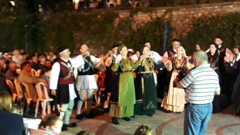 Βλάχικους χορούς παρουσίασε ο Πολιτιστικός Όμιλος Ξηρολιβάδου στην Κουμαριά