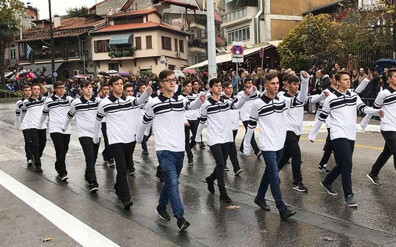Η παρέλαση στη Νάουσα (βίντεο)