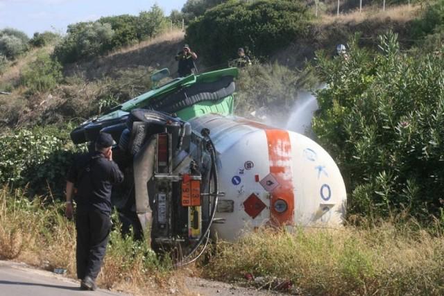Ανατροπή βυτιοφόρου στην Εγνατία Οδό έξω από τη Βέροια