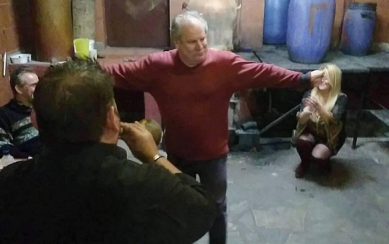 Στα ύψη το κέφι στο καζάνι του Αλέκου