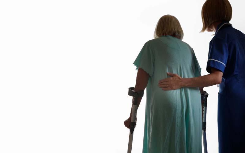 5 ερωτήσεις και απαντήσεις για τις πτώσεις στους ηλικιωμένους