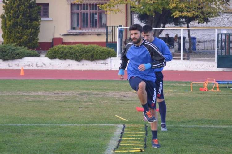 Κομπλέ στην Χαλάστρα η Νάουσα