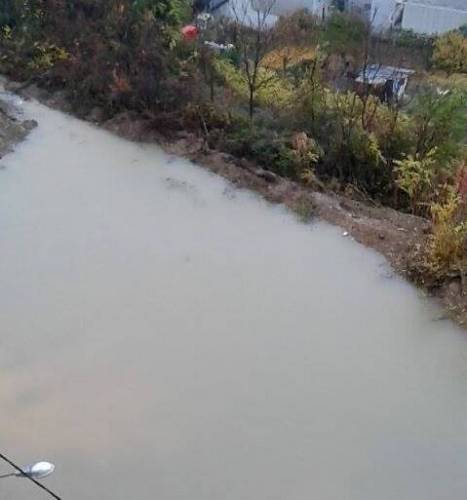 Μικρές λίμνες στους δρόμους της Βέροιας