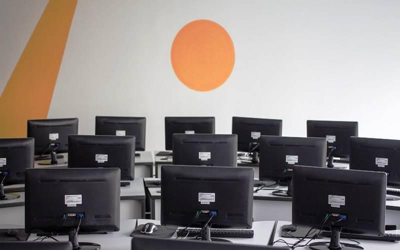Δημόσια Βιβλιοθήκης Βέροιας: Δώρισε 17 οθόνες υπολογιστών στο ΔΙΕΚ