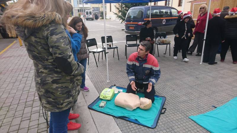 Επίδειξη καρδιοαναπνευστικής αναζωογόνησης στην πλατεία Δημαρχείου Βέροιας (video)