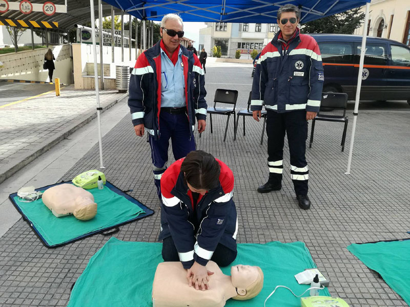 Επίδειξη καρδιοαναπνευστικής αναζωογόνησης στην πλατεία Δημαρχείου Βέροιας (video)