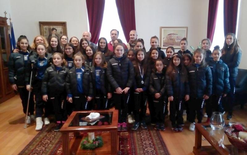 Οι αθλήτριες της Αισθητικής Γυμναστικής του Φιλίππου στον Δήμαρχο