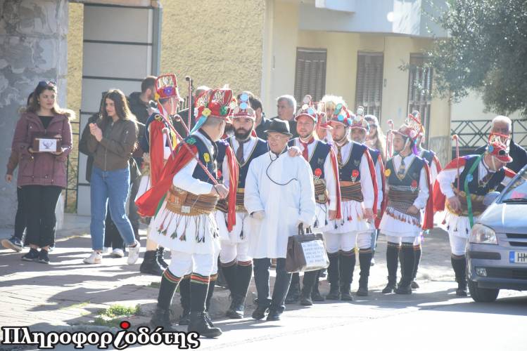 Με γέλιο και πειράγματα αναβίωσαν και φέτος οι Μωμόγεροι στη Βέροια