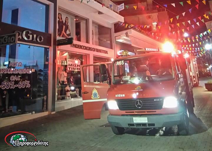Φωτιά σε γραφείο διώροφου κτιρίου στην Βέροια (βίντεο)