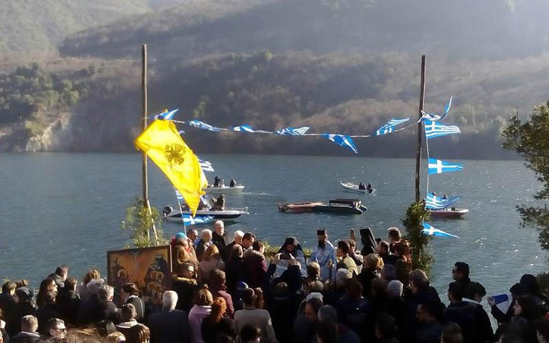 Ο αγιασμός των υδάτων στην Καλλίπετρα