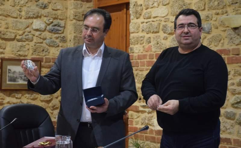 Ο Βασίλης Παπαδόπουλος βρήκε το φλουρί στην βασιλόπιτα του δήμου Βέροιας