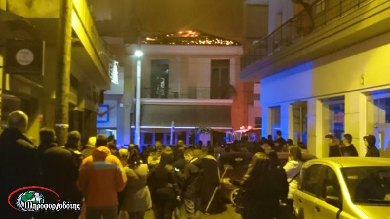 Μεγάλη φωτιά εκδηλώθηκε σε κεντρικό καφέ της Βέροιας (φωτο και βίντεο)