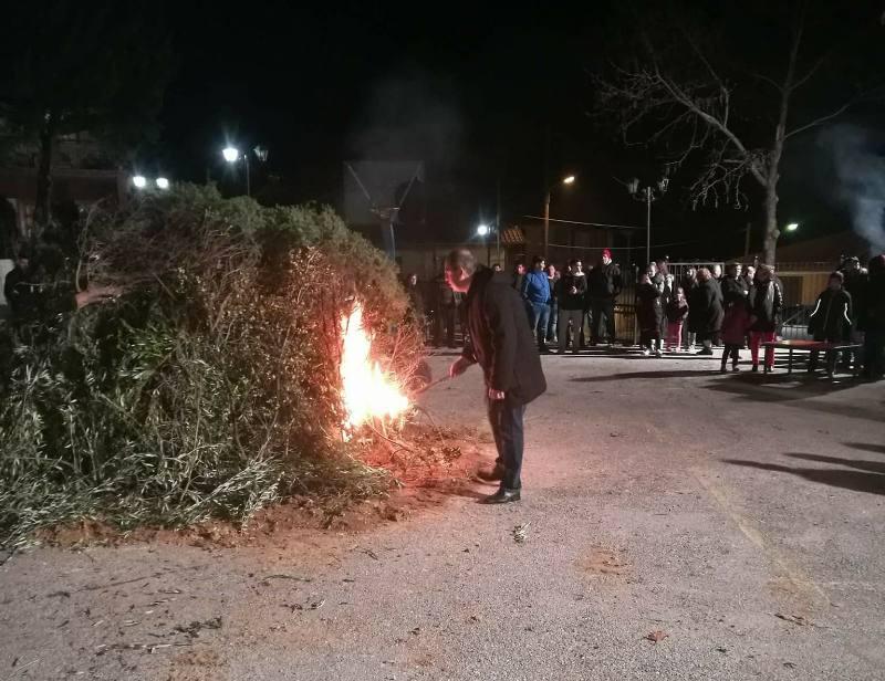 Άναψαν τα κέδρα στο Δάσκιο