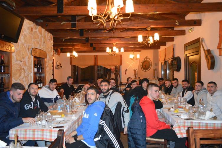 Δείπνο στους παίκτες παρέθεσε η Νάουσα