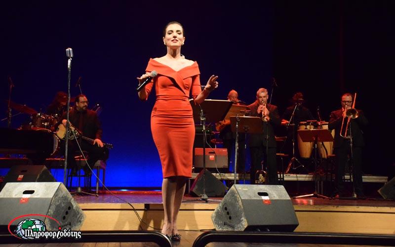Μάγεψε η ερμηνεία της Φωτεινής Δάρρα στα τραγούδια της Τζένη Βάνου (φωτογραφίες, βίντεο)