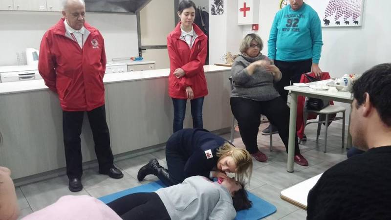 Μαθήματα πρώτων βοηθειών από τον Ερυθρό Σταυρό στα Παιδιά της Άνοιξης