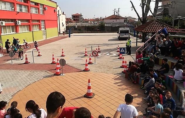 Μάθημα κυκλοφοριακής αγωγής στο 4ο Δημοτικό Βέροιας