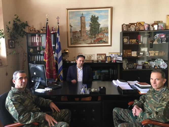 Διοικητής 1ης Στρατιάς ο Πέτρος Δεμέστιχας, πρώην διοικητής 1ης Μεραρχίας Πεζικού