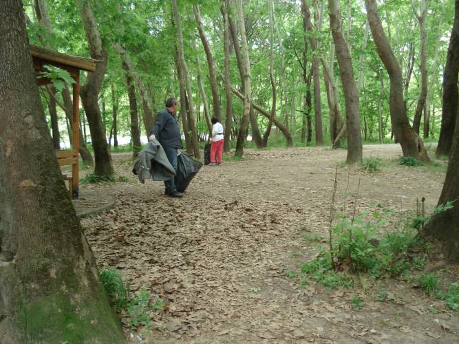 Καθαρισμός της παραποτάμιας περιοχής του Αλιάκμονα