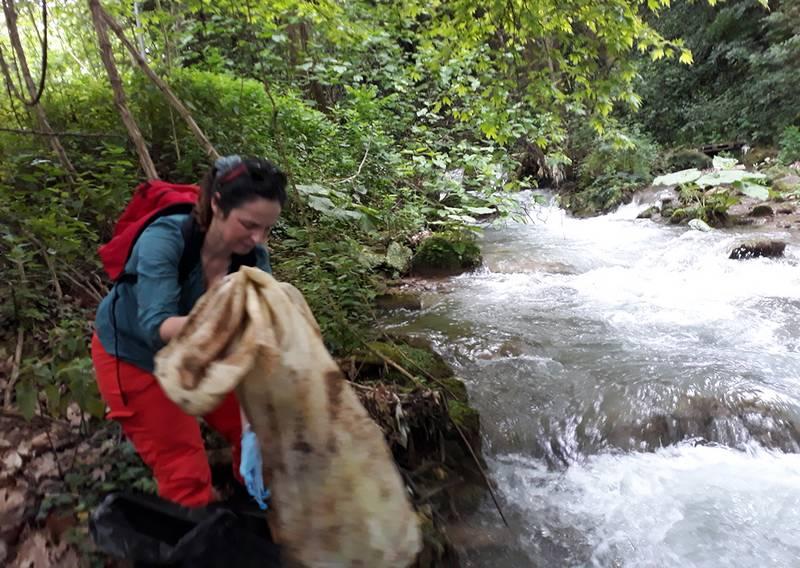 Μέχρι χαλιά βρήκαν πεταγμένα στην Μπαρμπούτα οι Φίλοι Τριποτάμου
