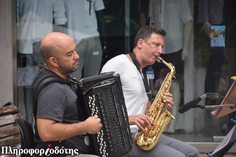 Μουσικές του κόσμου στην αγορά της Βέροιας (φωτογραφίες, βίντεο)