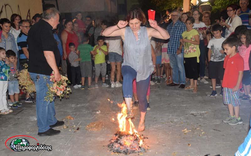 Άναψαν και φέτος οι Φωτιές στην Κυριώτισσα (φωτογραφίες, βίντεο)